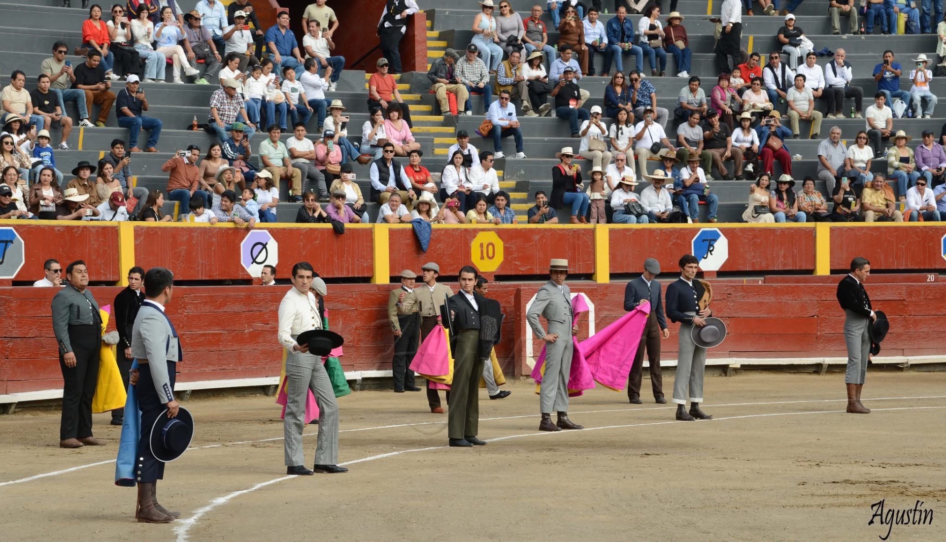 Paseíllo de los toreros en el Festival de Gala de Acho