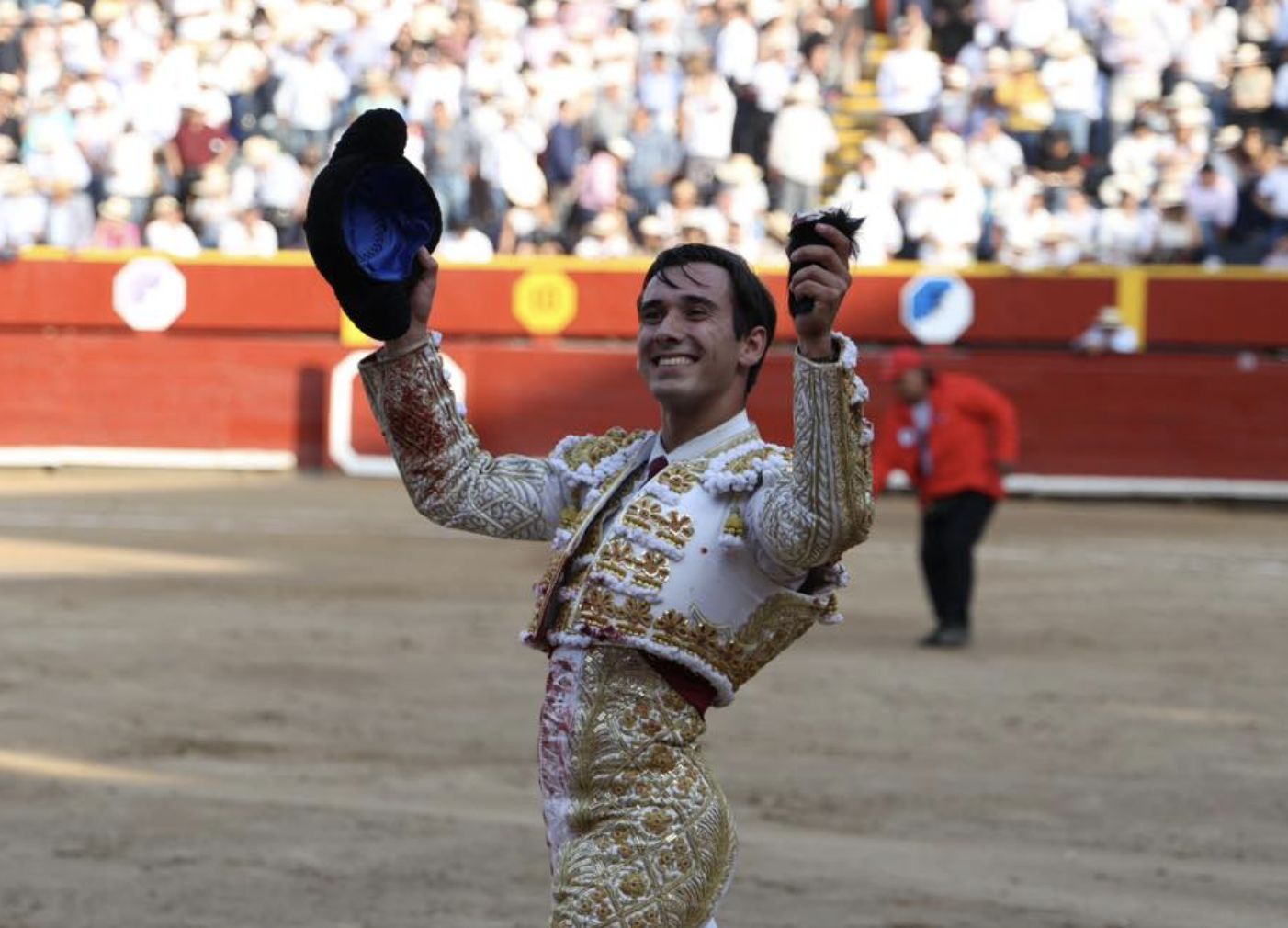 Ismael Martín cae de pie en Acho
